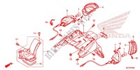 GARDE BOUE ARRIERE   CLIGNOTANT ARRIERE pour Honda PCX 150 de 2012